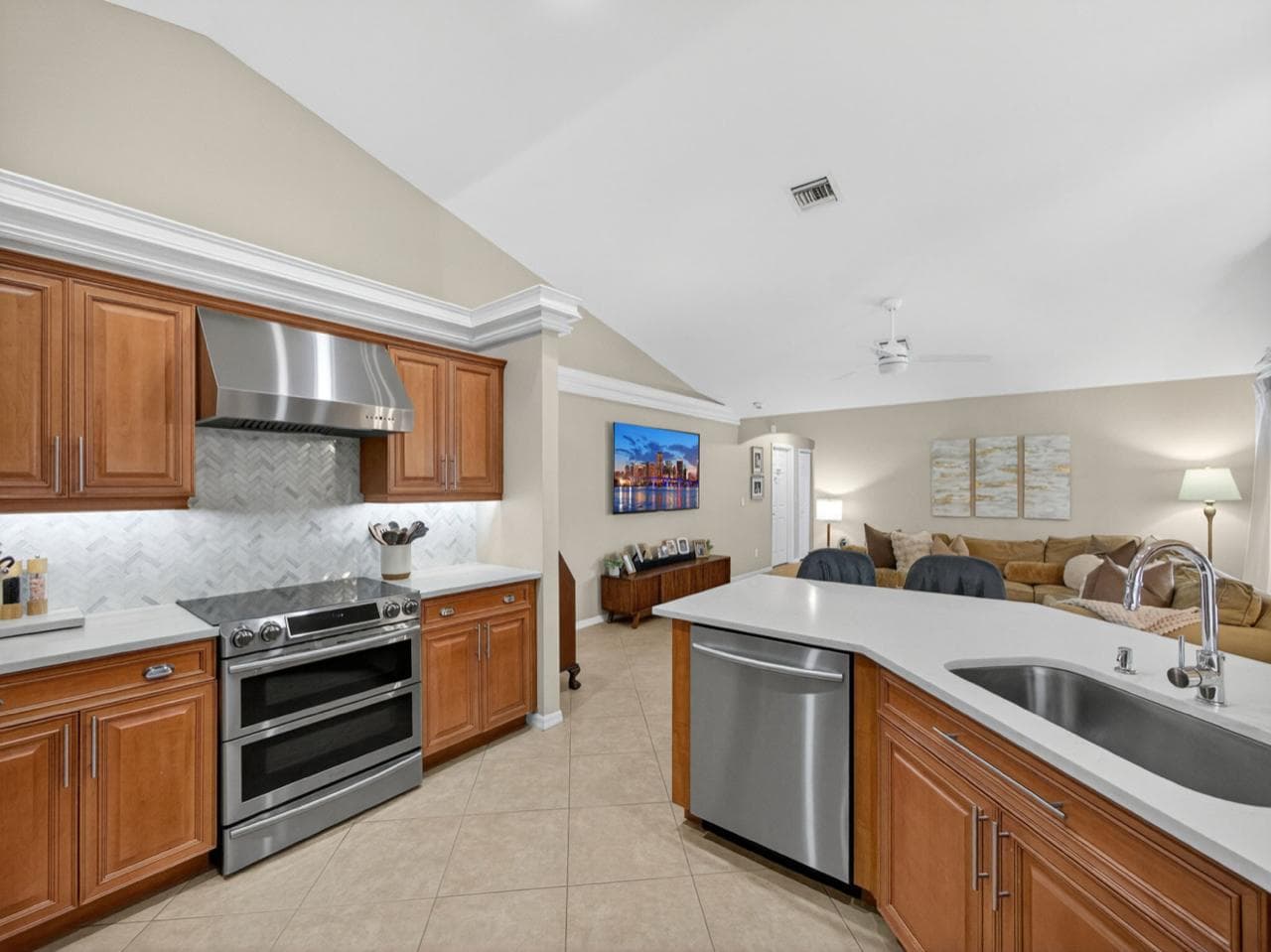Kitchen appliances and countertops